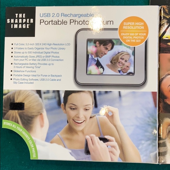 NWT the Sharper Image Portable Photo Album - Picture 4 of 7